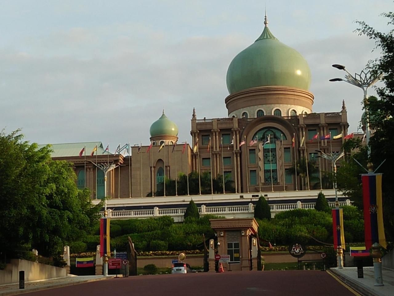 Homestay D 11 Putrajaya Netflix Wifi Exterior photo